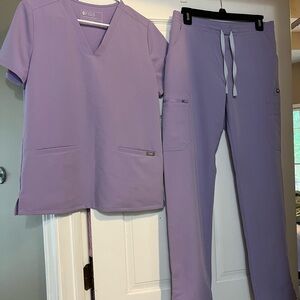 Women’s scrub set, lavender in color. Size small, perfect condition